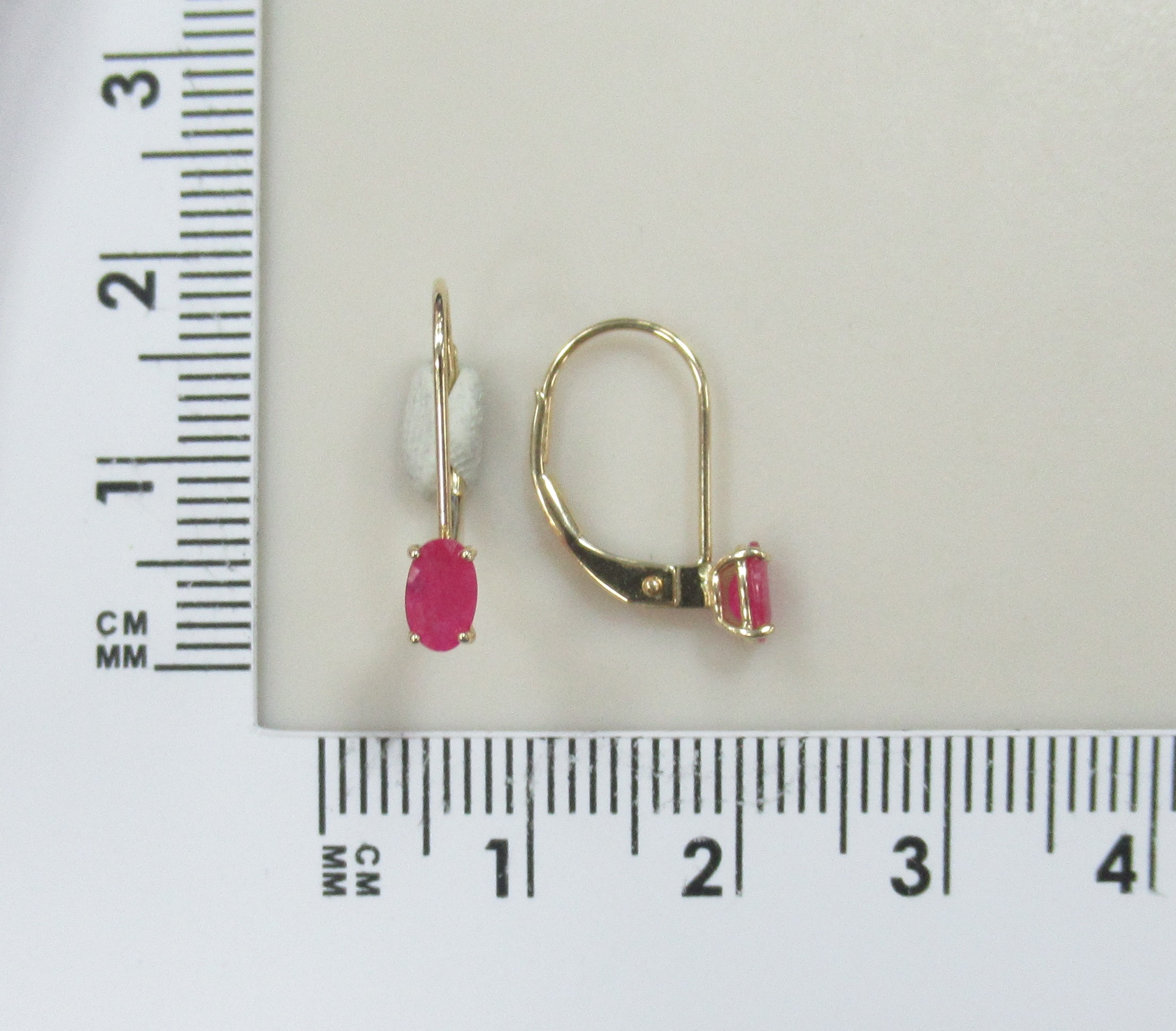 Серьги из желтого золота с рубинами